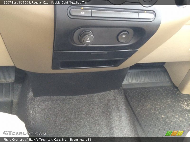 Pueblo Gold Metallic / Tan 2007 Ford F150 XL Regular Cab