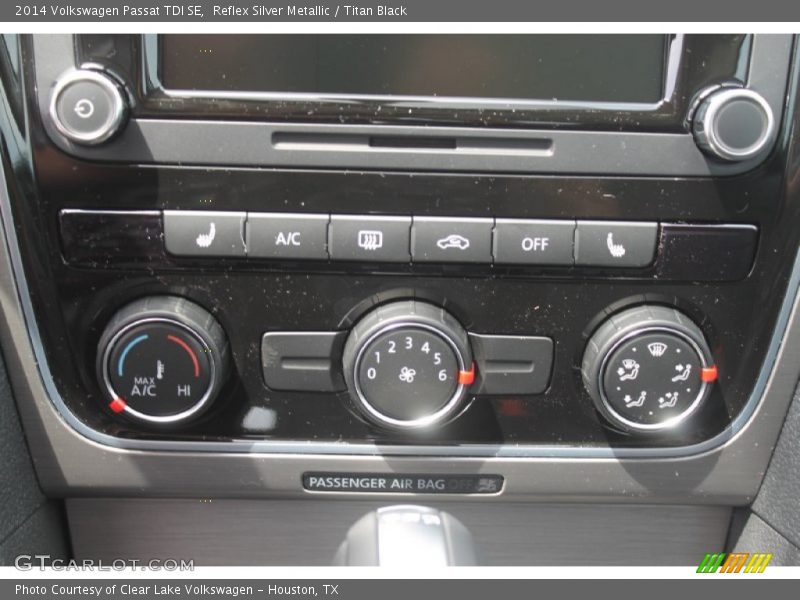 Reflex Silver Metallic / Titan Black 2014 Volkswagen Passat TDI SE