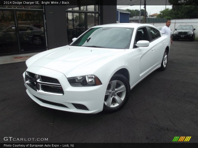 Bright White / Black 2014 Dodge Charger SE