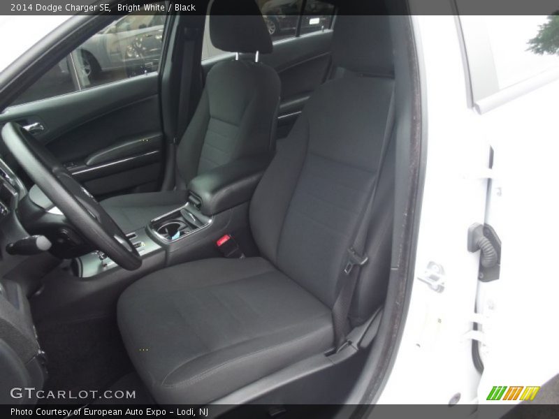Bright White / Black 2014 Dodge Charger SE