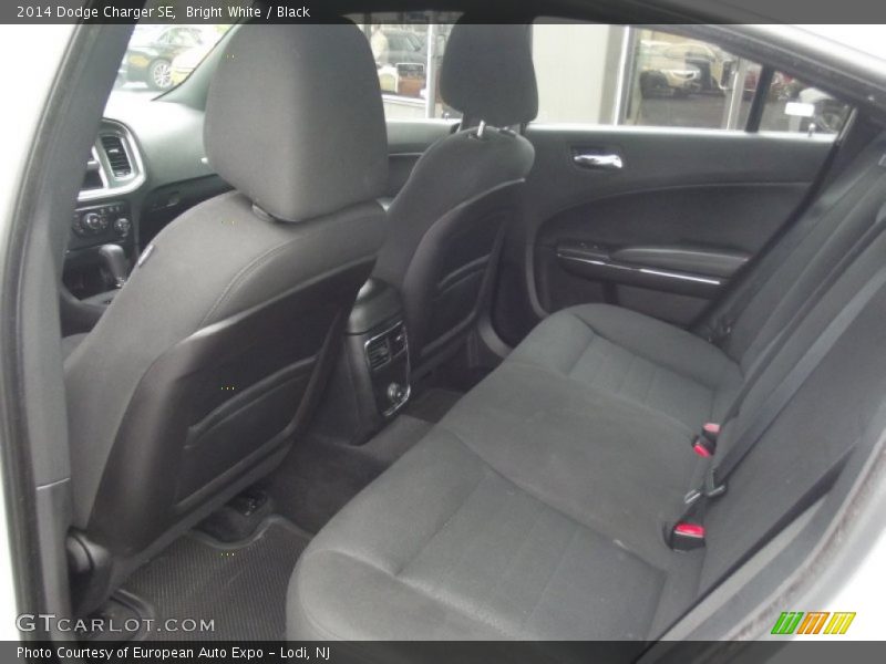 Bright White / Black 2014 Dodge Charger SE