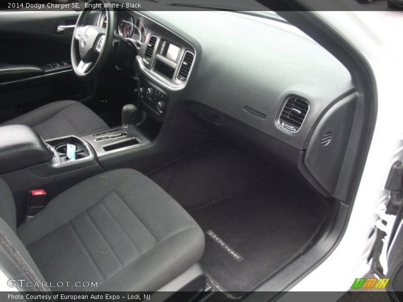 Bright White / Black 2014 Dodge Charger SE