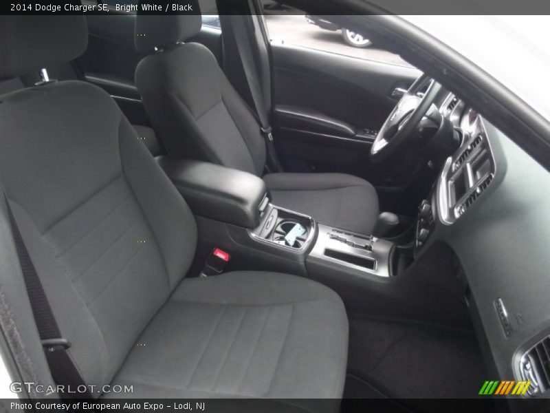 Bright White / Black 2014 Dodge Charger SE