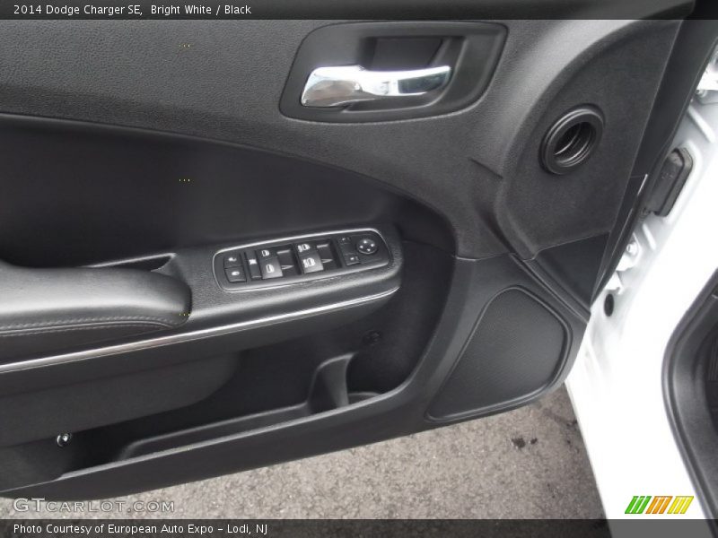 Bright White / Black 2014 Dodge Charger SE