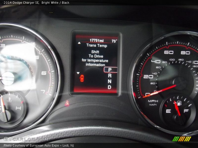 Bright White / Black 2014 Dodge Charger SE