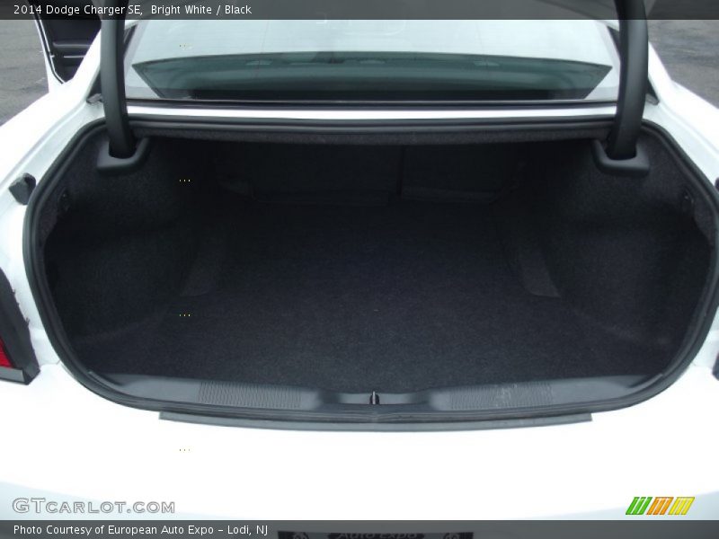 Bright White / Black 2014 Dodge Charger SE
