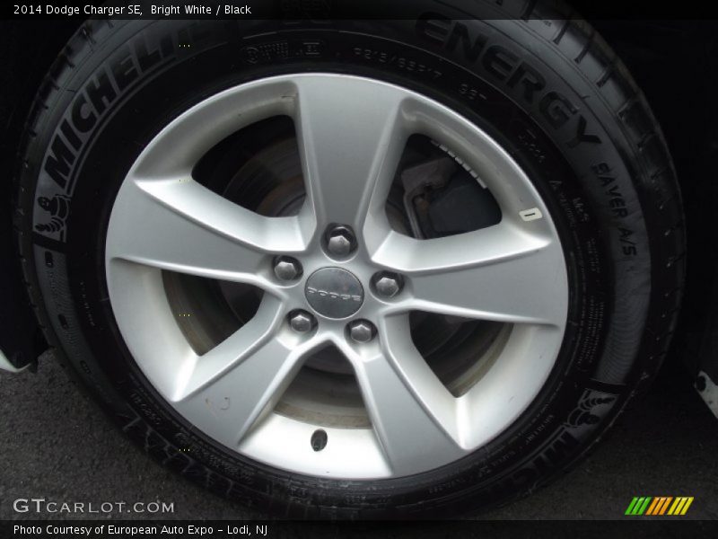 Bright White / Black 2014 Dodge Charger SE