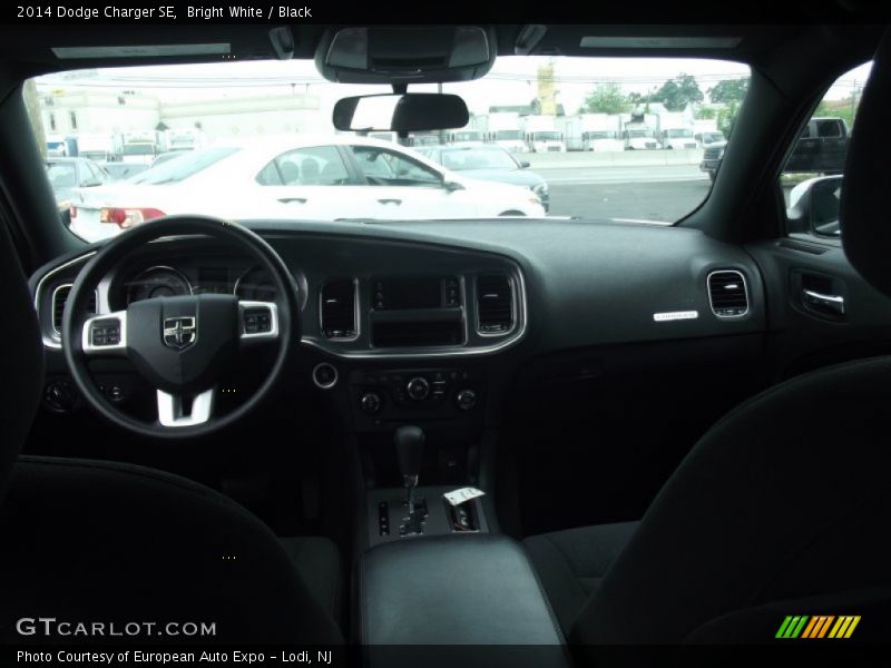 Bright White / Black 2014 Dodge Charger SE