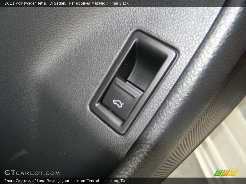 Reflex Silver Metallic / Titan Black 2011 Volkswagen Jetta TDI Sedan