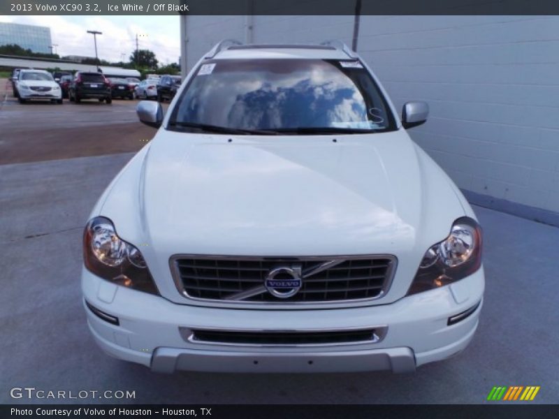 Ice White / Off Black 2013 Volvo XC90 3.2