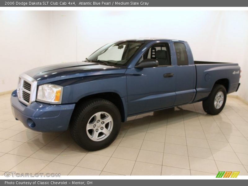 Front 3/4 View of 2006 Dakota SLT Club Cab 4x4
