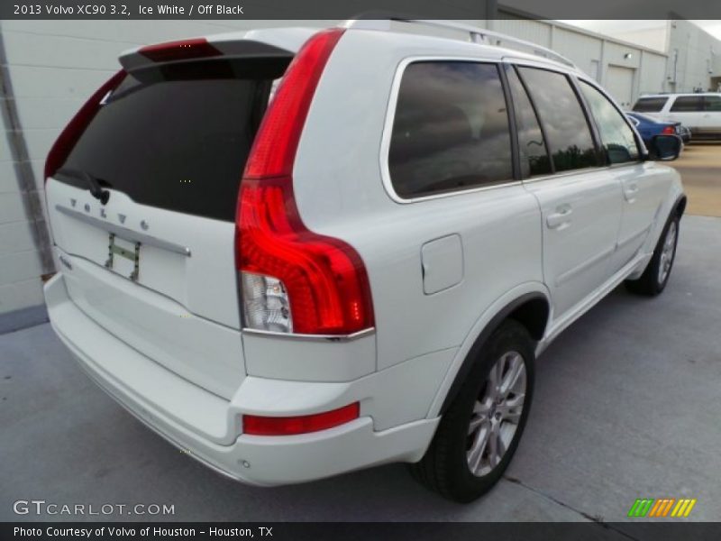 Ice White / Off Black 2013 Volvo XC90 3.2