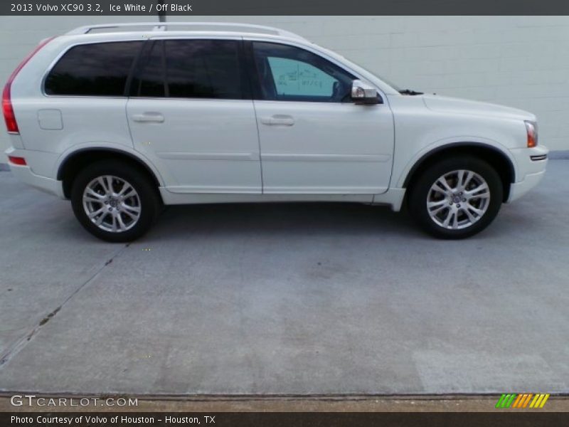 Ice White / Off Black 2013 Volvo XC90 3.2