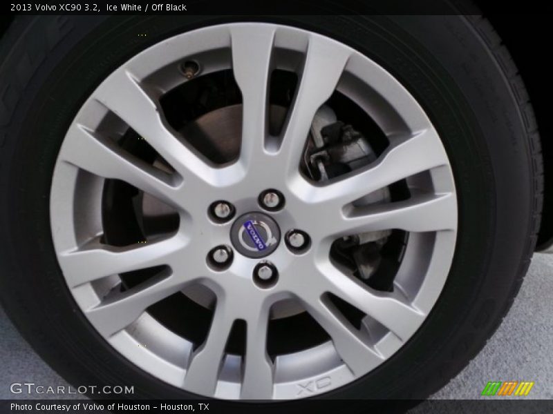 Ice White / Off Black 2013 Volvo XC90 3.2