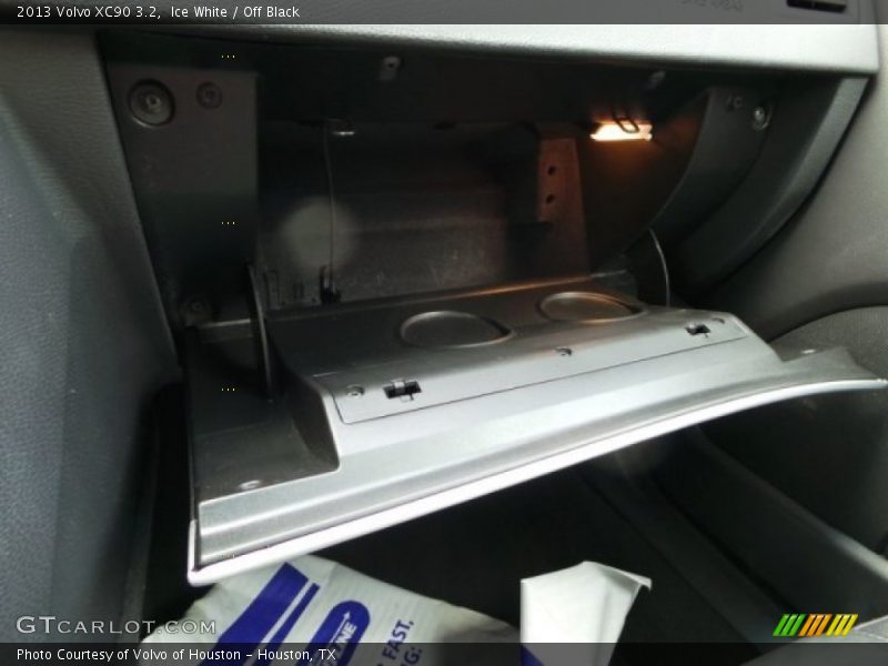 Ice White / Off Black 2013 Volvo XC90 3.2