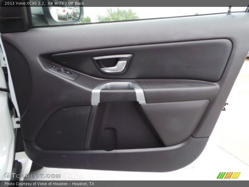 Ice White / Off Black 2013 Volvo XC90 3.2