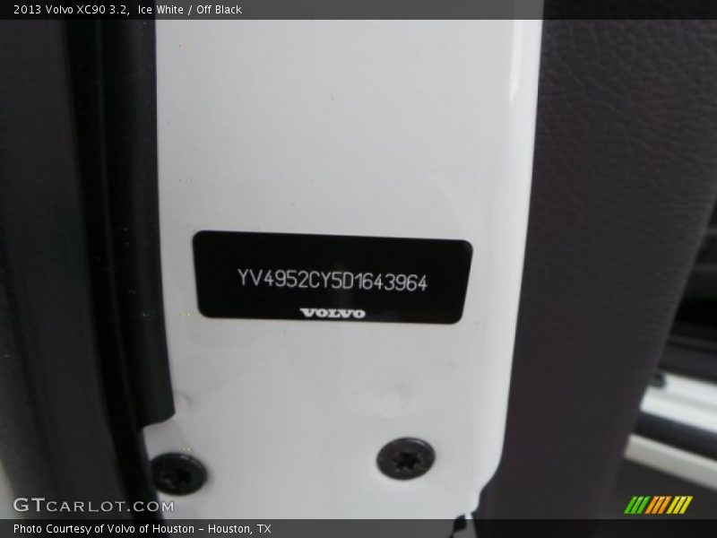 Ice White / Off Black 2013 Volvo XC90 3.2