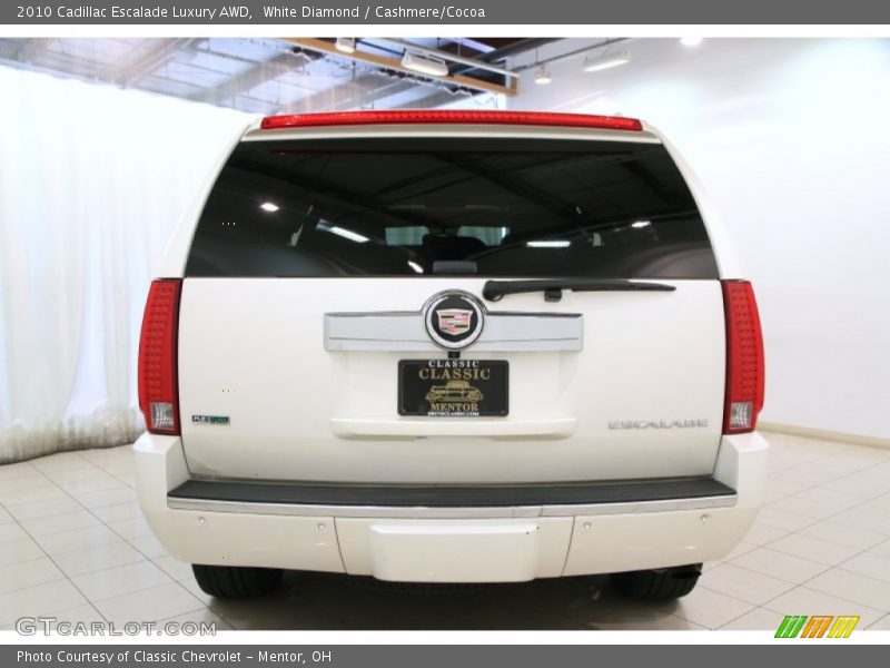 White Diamond / Cashmere/Cocoa 2010 Cadillac Escalade Luxury AWD