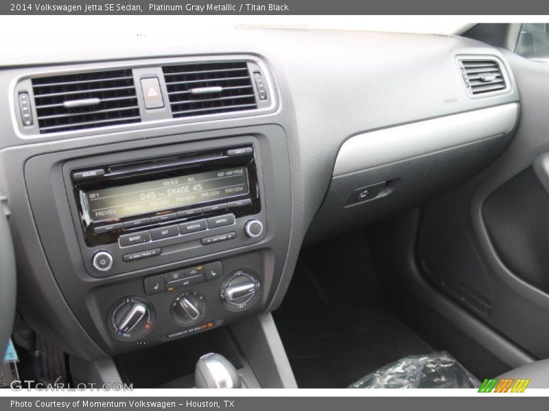 Platinum Gray Metallic / Titan Black 2014 Volkswagen Jetta SE Sedan