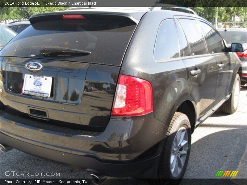 Tuxedo Black / Charcoal Black 2014 Ford Edge SE