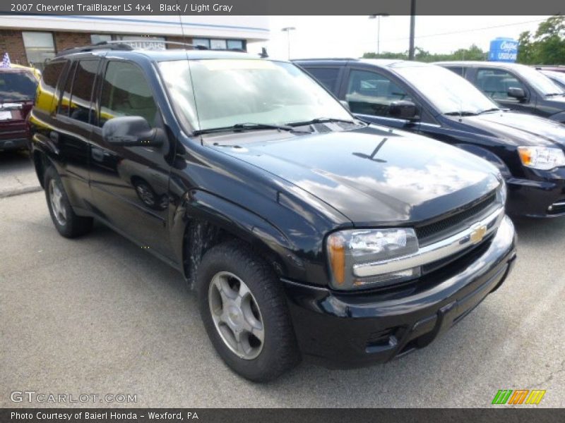 Front 3/4 View of 2007 TrailBlazer LS 4x4