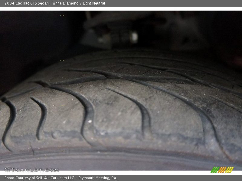 White Diamond / Light Neutral 2004 Cadillac CTS Sedan