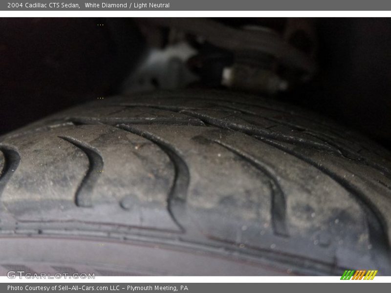 White Diamond / Light Neutral 2004 Cadillac CTS Sedan