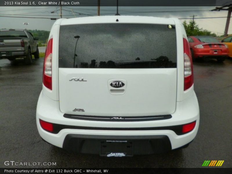 Clear White / Black Cloth 2013 Kia Soul 1.6