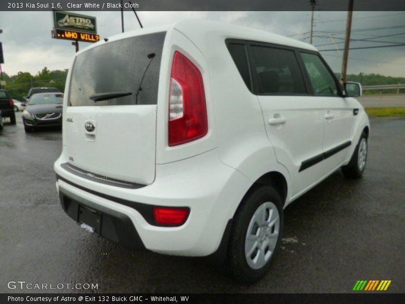 Clear White / Black Cloth 2013 Kia Soul 1.6