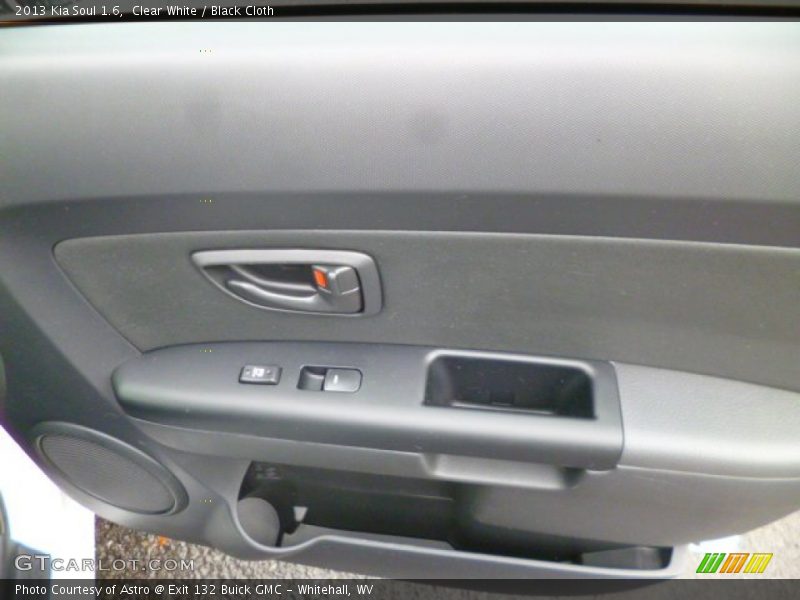 Clear White / Black Cloth 2013 Kia Soul 1.6