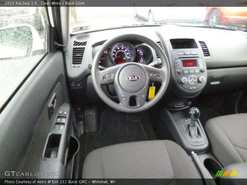 Clear White / Black Cloth 2013 Kia Soul 1.6