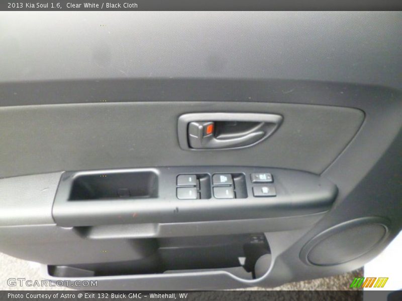 Clear White / Black Cloth 2013 Kia Soul 1.6