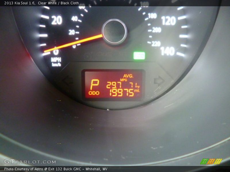 Clear White / Black Cloth 2013 Kia Soul 1.6