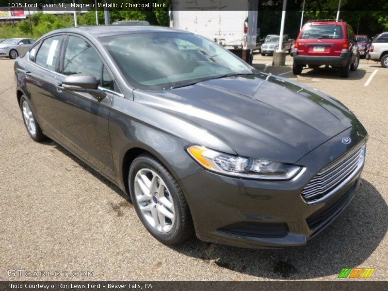 Front 3/4 View of 2015 Fusion SE