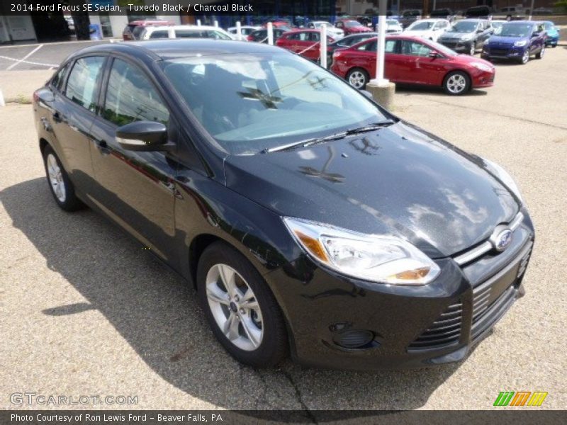 Tuxedo Black / Charcoal Black 2014 Ford Focus SE Sedan