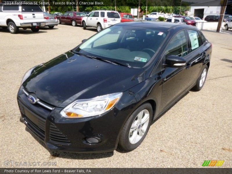 Tuxedo Black / Charcoal Black 2014 Ford Focus SE Sedan