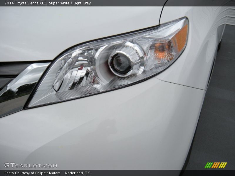 Super White / Light Gray 2014 Toyota Sienna XLE