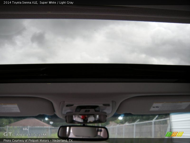 Super White / Light Gray 2014 Toyota Sienna XLE