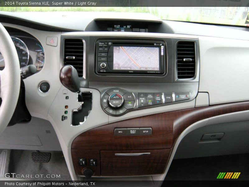 Controls of 2014 Sienna XLE