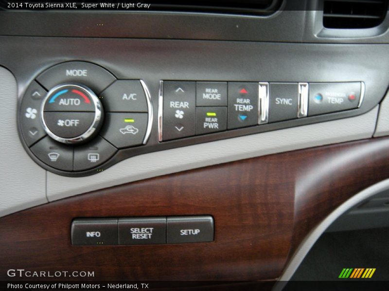 Controls of 2014 Sienna XLE