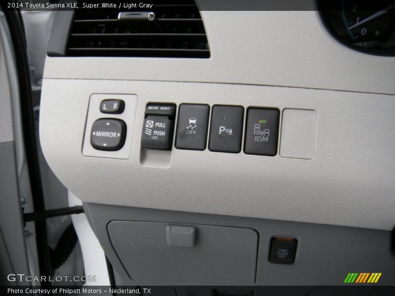 Controls of 2014 Sienna XLE