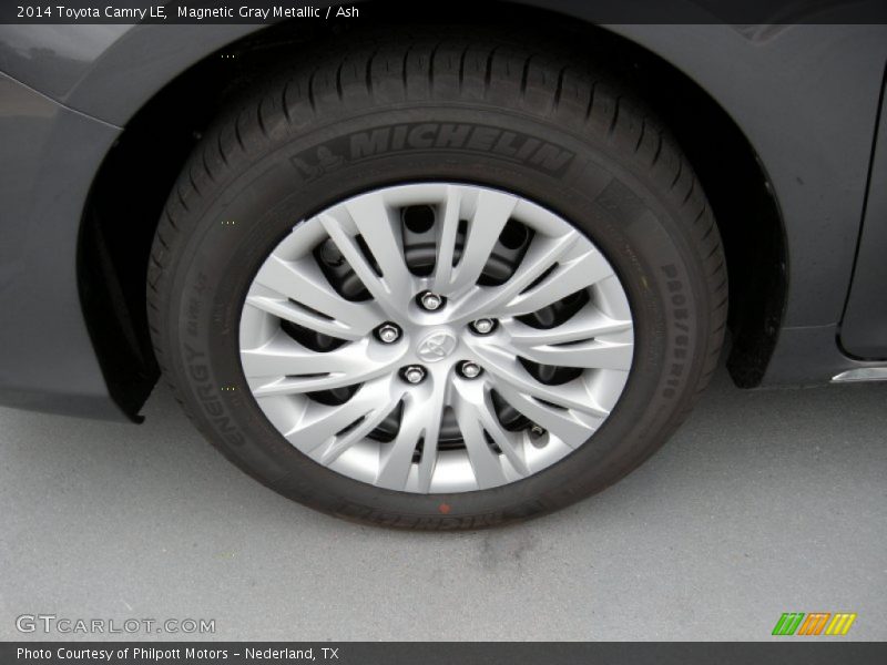 Magnetic Gray Metallic / Ash 2014 Toyota Camry LE
