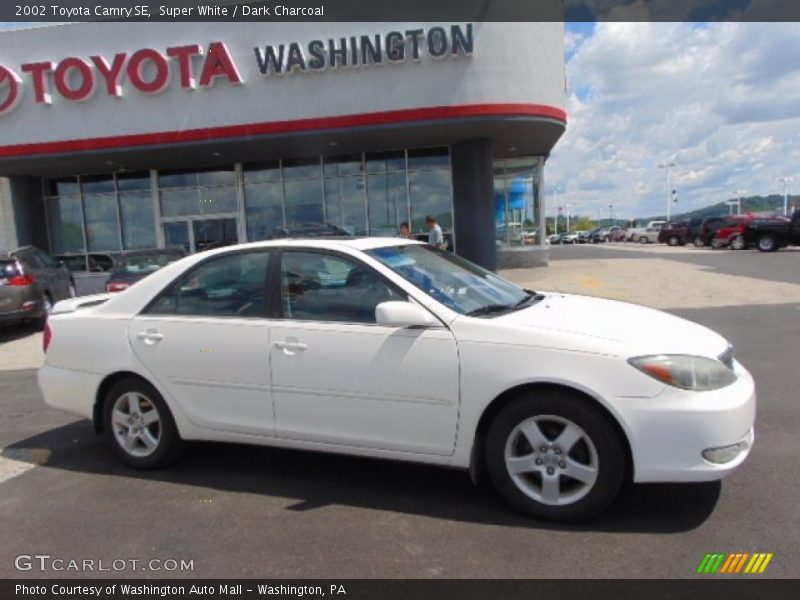 Super White / Dark Charcoal 2002 Toyota Camry SE