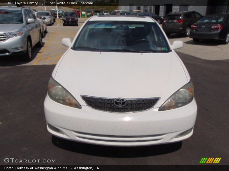 Super White / Dark Charcoal 2002 Toyota Camry SE