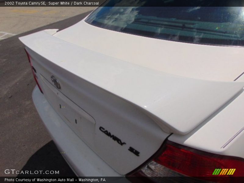 Super White / Dark Charcoal 2002 Toyota Camry SE