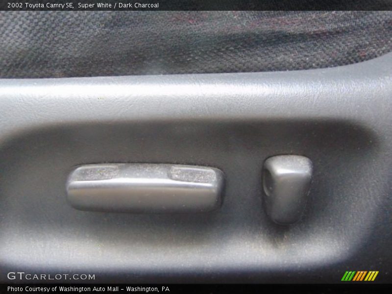 Super White / Dark Charcoal 2002 Toyota Camry SE