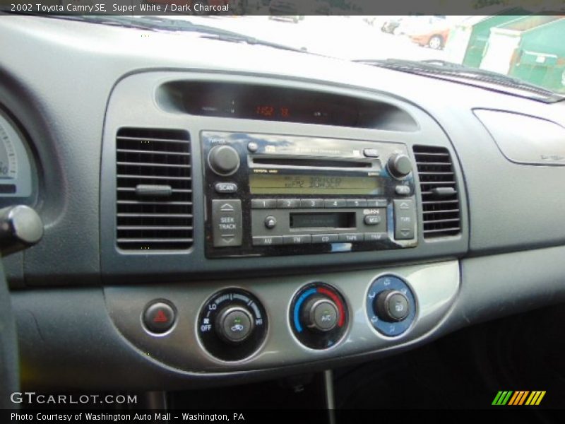 Controls of 2002 Camry SE