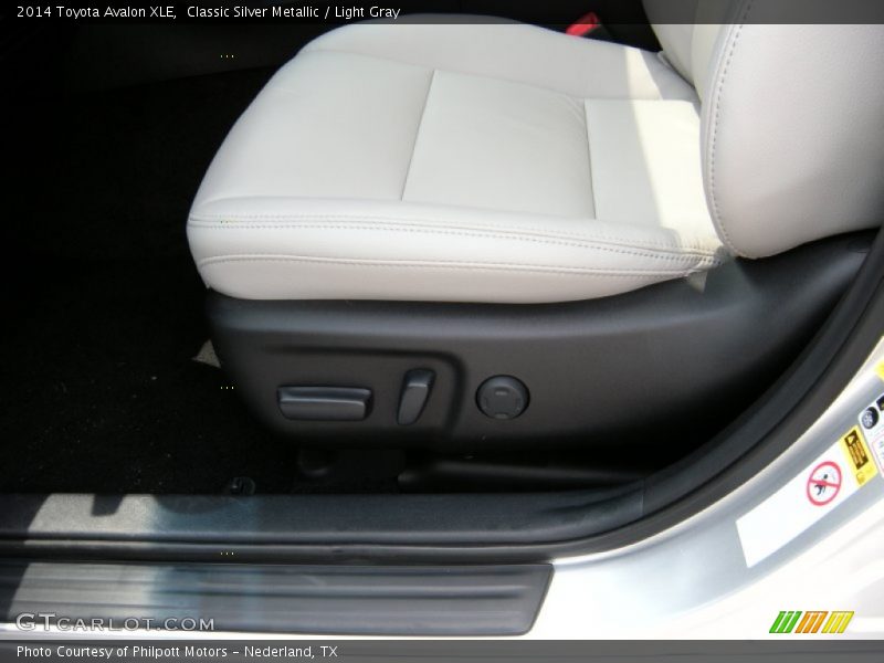 Classic Silver Metallic / Light Gray 2014 Toyota Avalon XLE