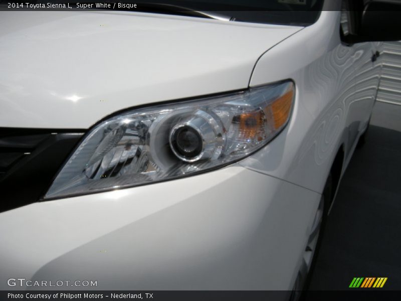 Super White / Bisque 2014 Toyota Sienna L