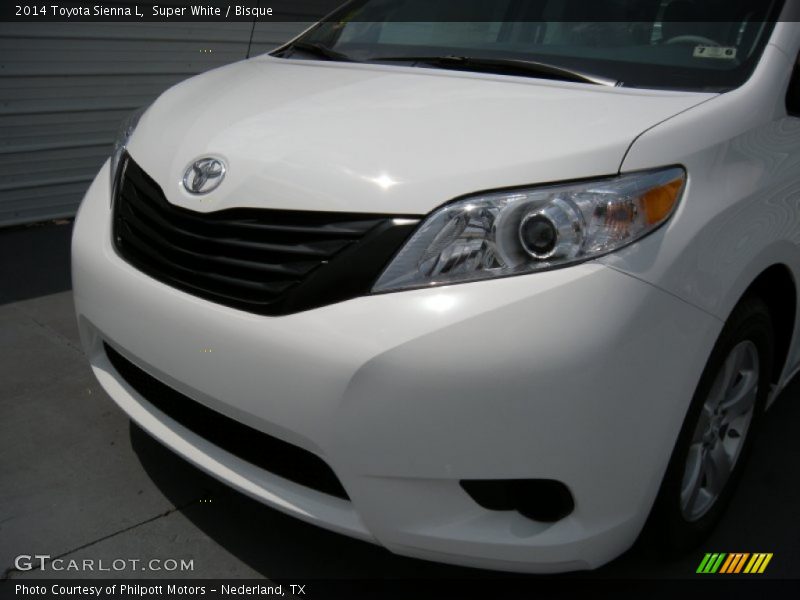 Super White / Bisque 2014 Toyota Sienna L